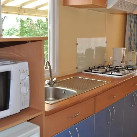 Camping Mobil Cosy Avec Terrasse Pour 4 Personnes - Api-1-52-266 *